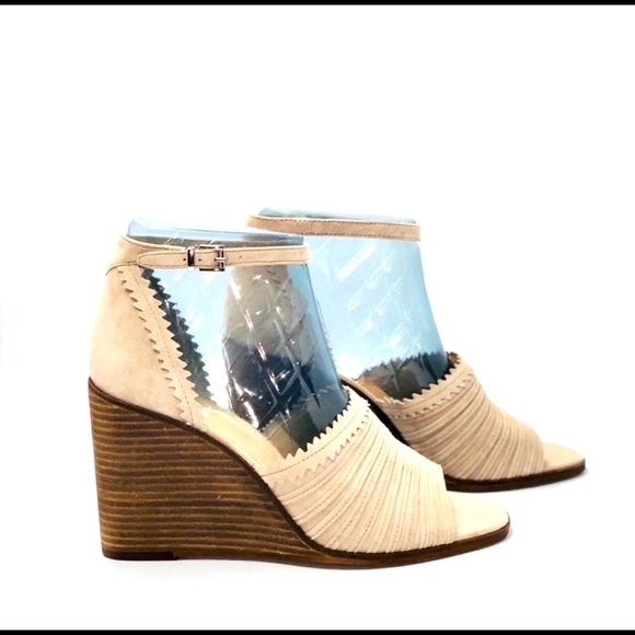 Vince Camuto Shoes - Vince Camuto Dovina Sandals